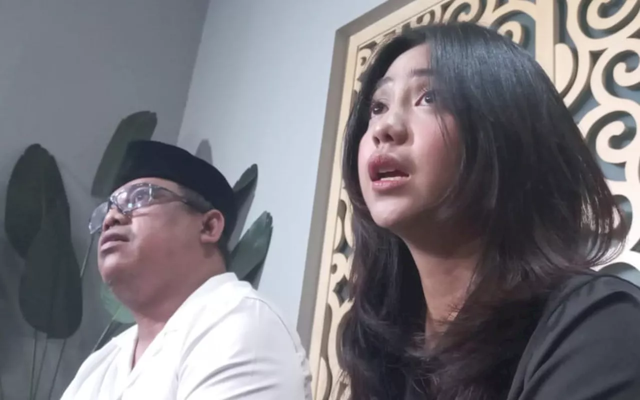 3 Berita Artis Terheboh: Hotman Pasang Ring, Penyebar Video Syur Mirip Rebecca Klopper Diburu