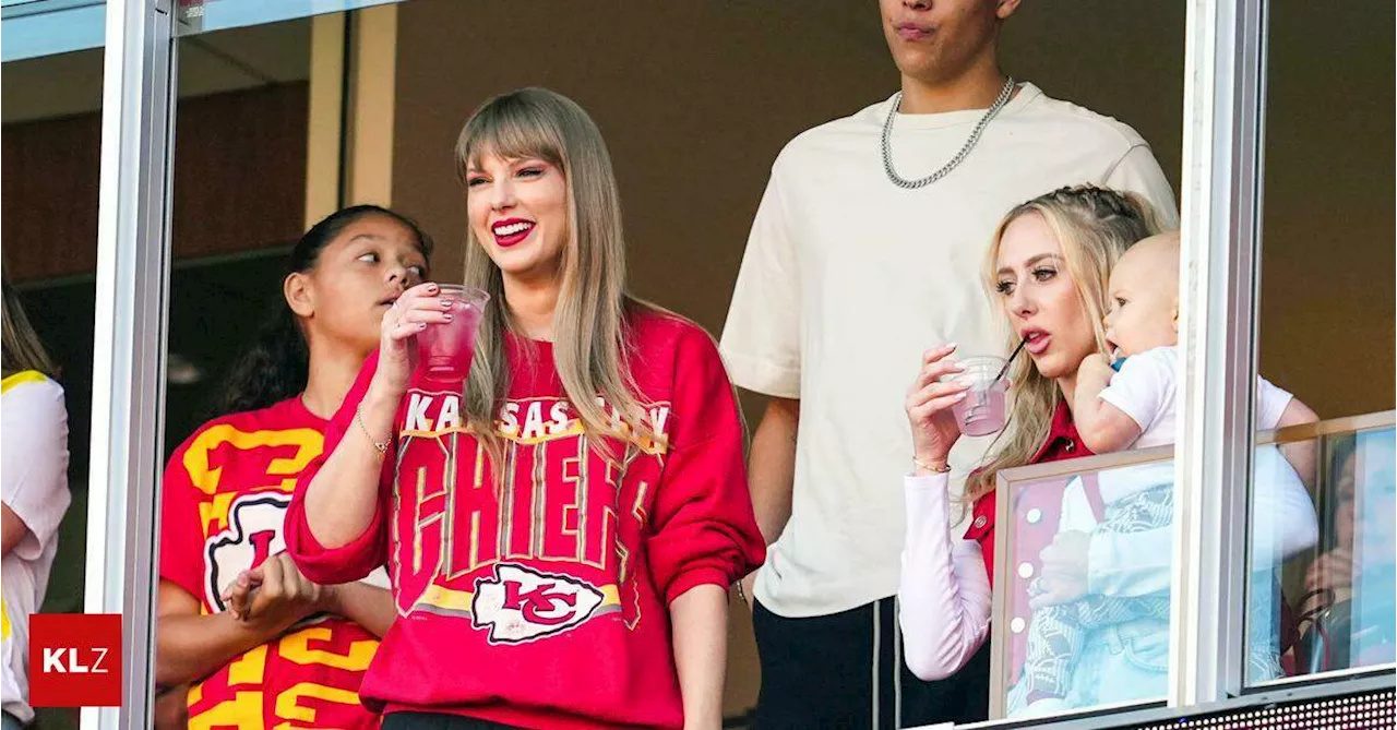 American Football:Taylor Swift feiert Touchdown mit einstudiertem Jubel