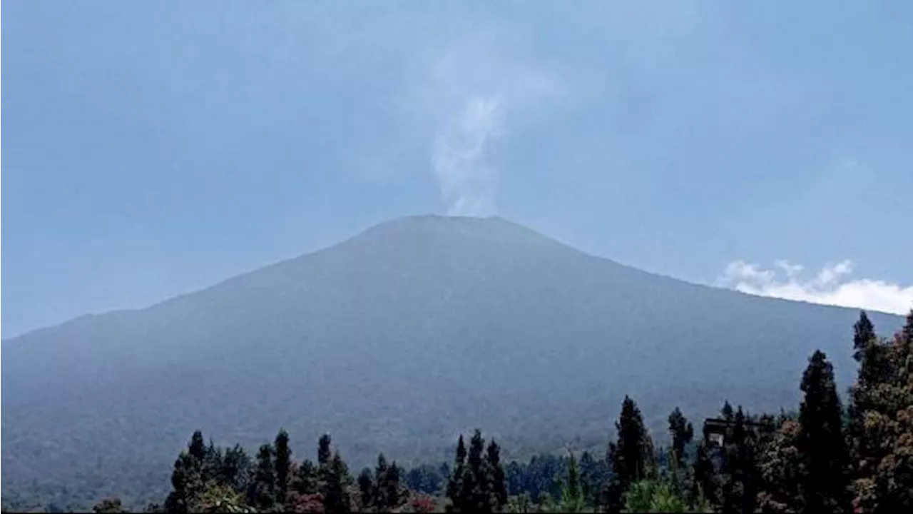 PVMBG: Gunung Slamet Belum Muntahkan Hujan Abu Meski Berstatus Waspada