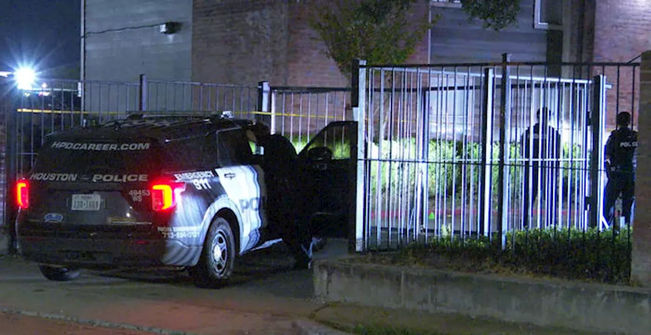 Man found shot to death in front of SW Houston apartment