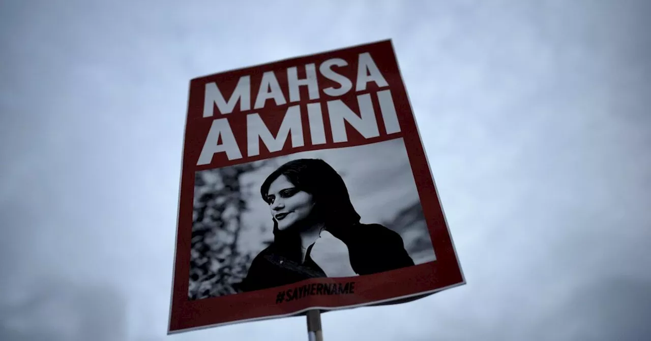 Irán condena a dos periodistas por cooperar con EEUU. Ambas cubrieron la muerte de Mahsa Amini