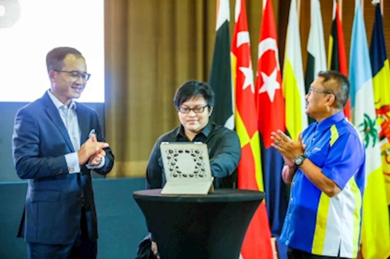 Azalina launches new online system to ease legal services application, cut down bureaucracy