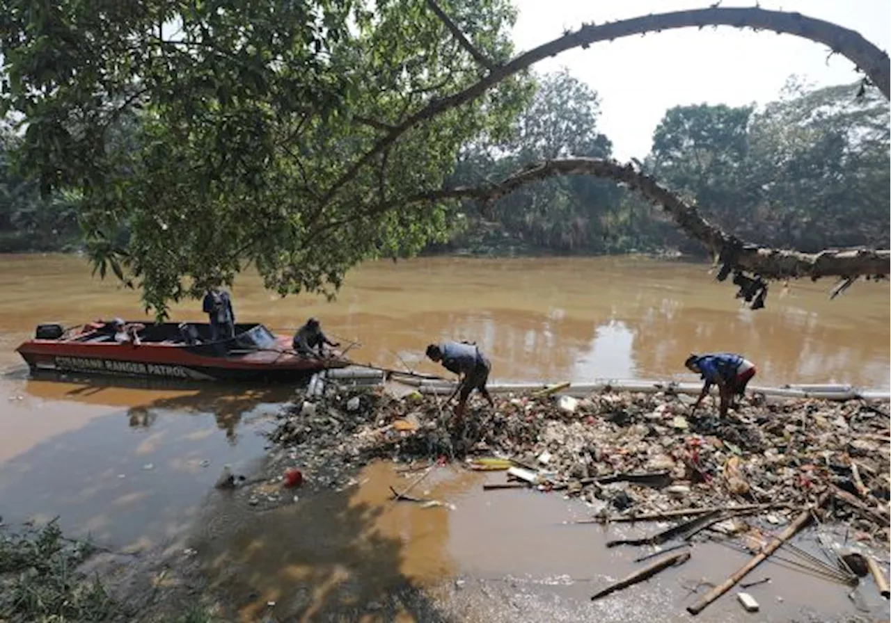 CGS-CIMB Sekuritas Indonesia Gelar River Trashboom Project