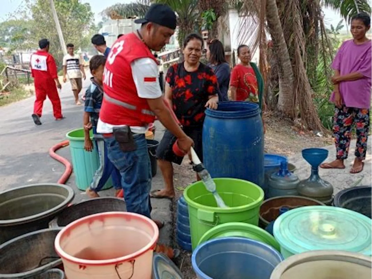 Sumur Kering, Warga Terpaksa Beli Air Satu Ton Rp100 Ribu