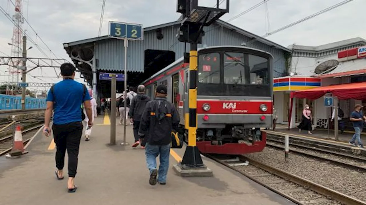 Viral Ibu-Ibu Marahi Penumpang KRL yang Berdiri di Depannya, KCI Buka Suara