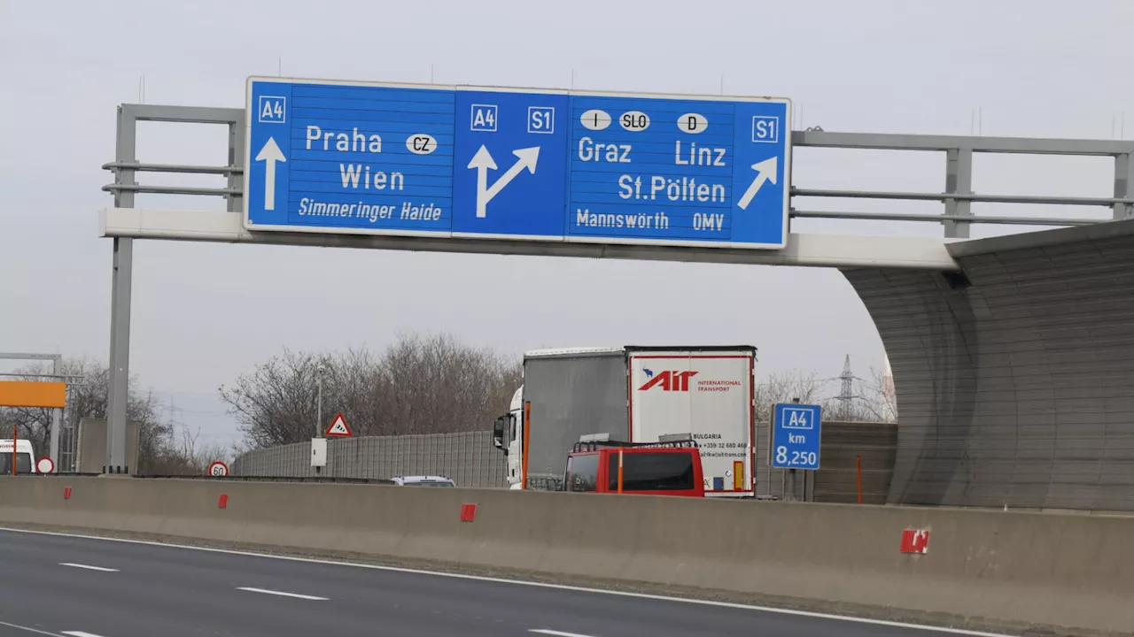 Kilometerlanger Stau nach Unfall auf A4 bei Schwechat