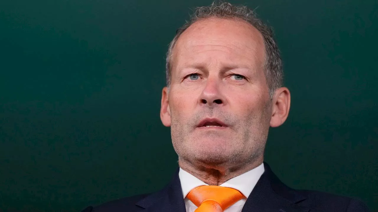 Danny Blind keert op voorspraak van Louis van Gaal terug in rvc Ajax