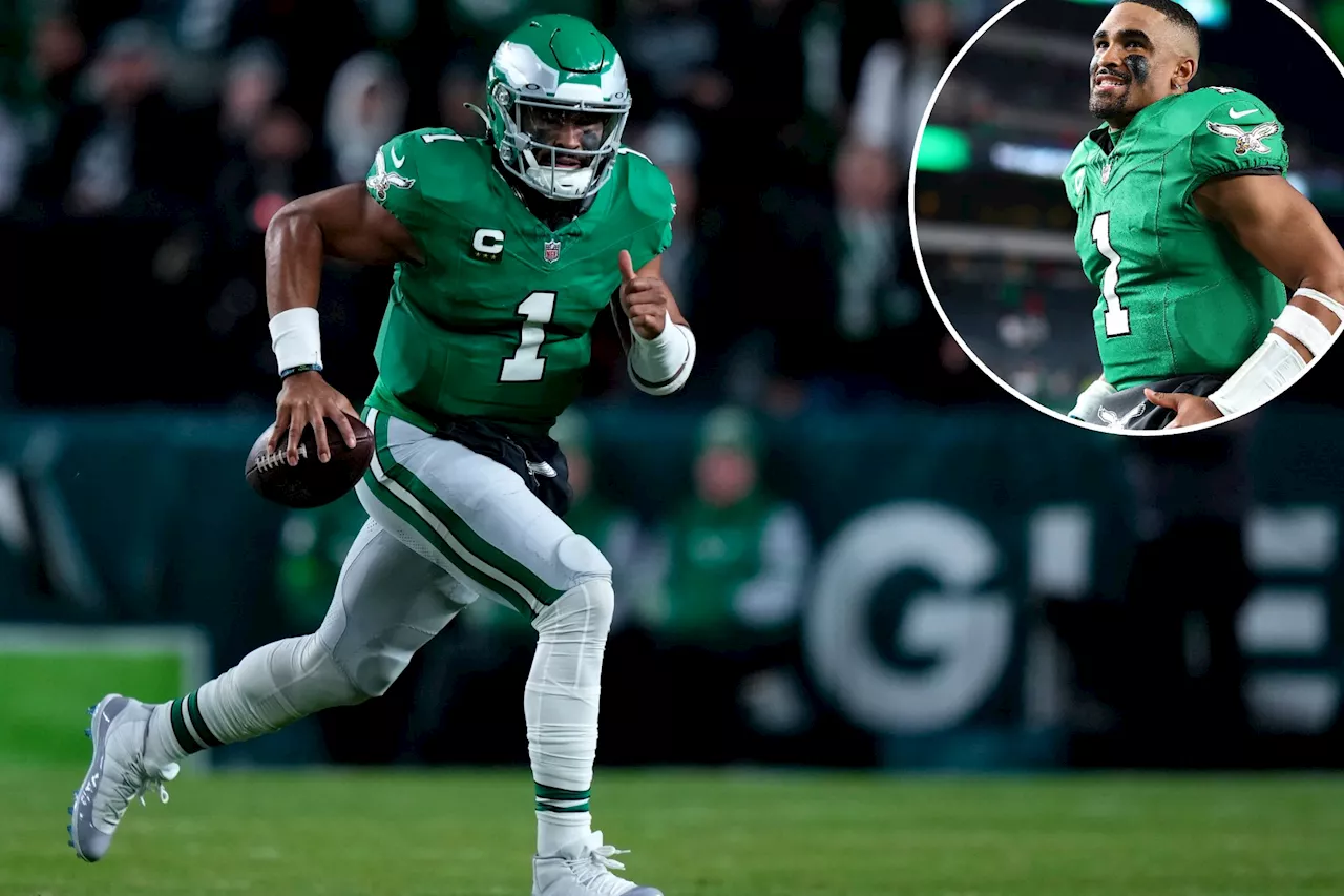 Jalen Hurts wore knee brace on left leg during Eagles' win over Dolphins