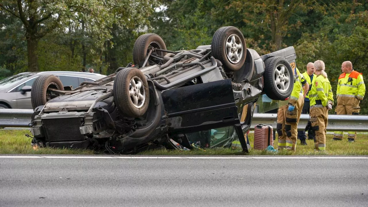 112-liveblog: auto met moeder en kinderen op z'n kop • dief komt niet ver