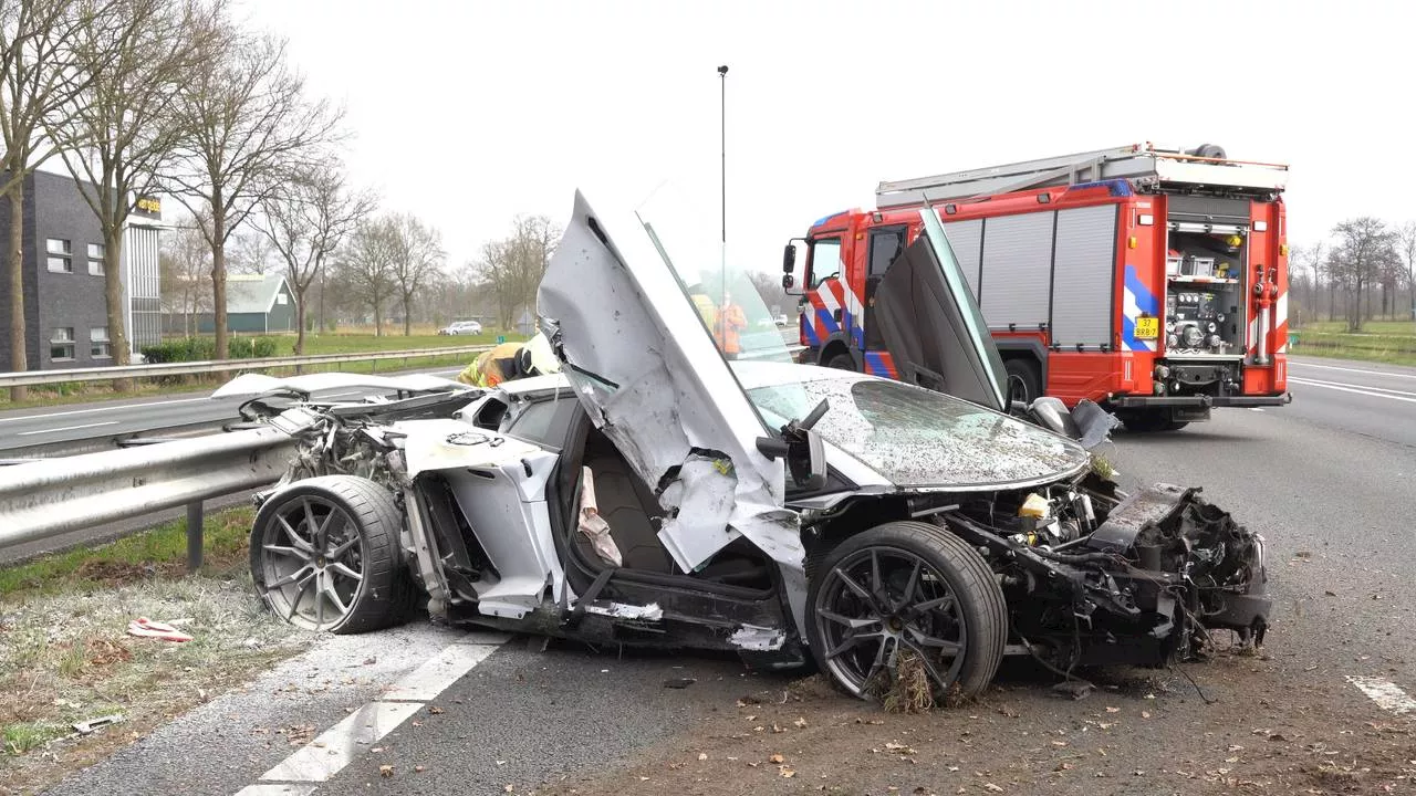 Lamborghini reed meer dan 300 per uur toen hij ging tollen