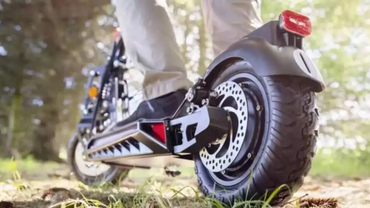 Cette trottinette électrique tout-terrain n’attend pas le Black Friday pour écraser son prix