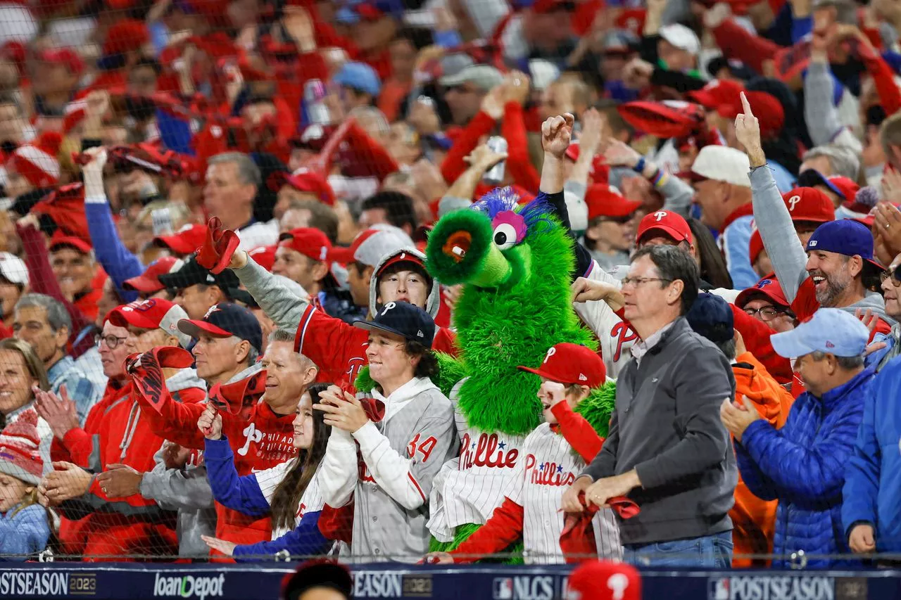 Phillies fans turn Citizens Bank Park into ‘4 hours of hell’ during Red October