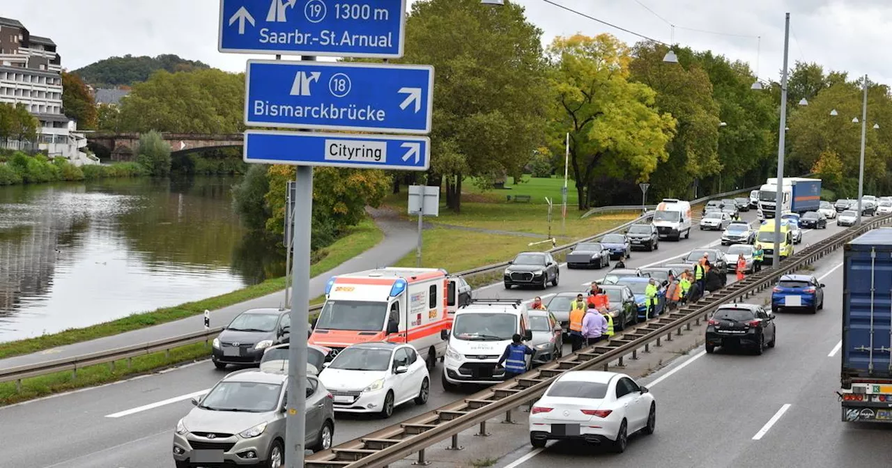 Polizei: Massen-Unfall in Saarbrücken auf A620 – Ursache und Schwerverletzte