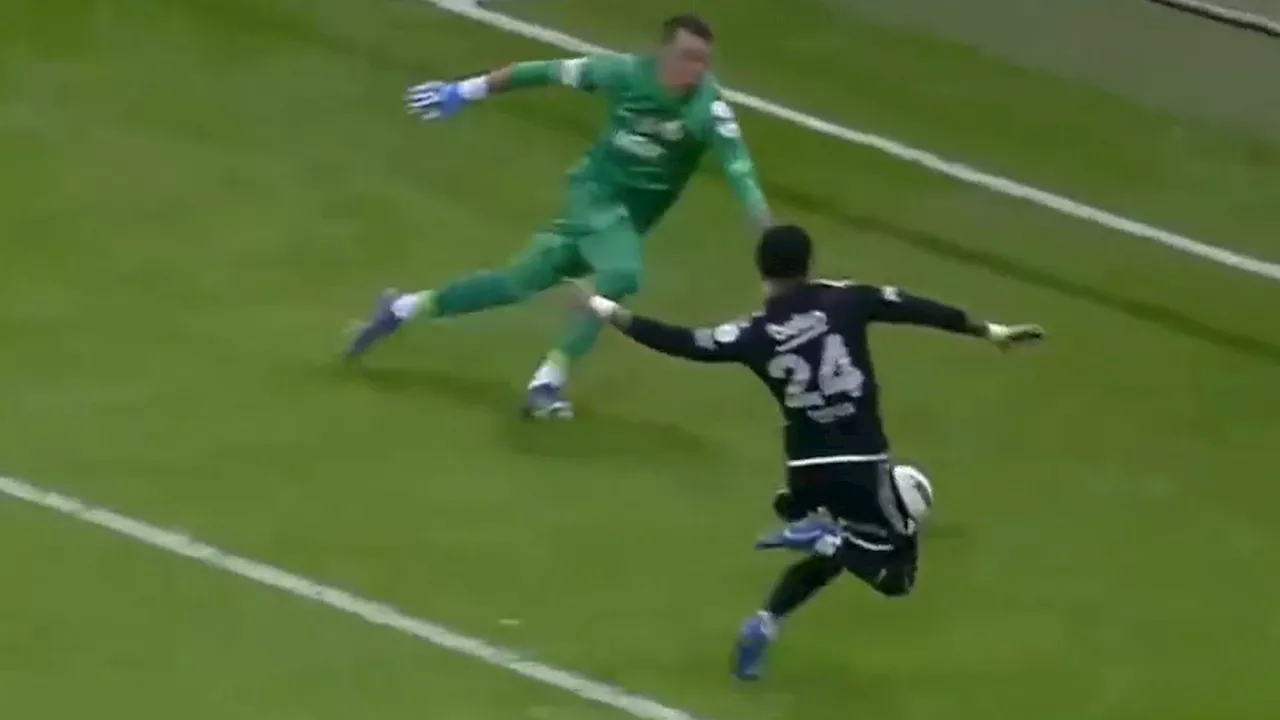 Fans praise goalkeeper’s incredible injury-saving gesture as they say ‘humanity at its finest’...