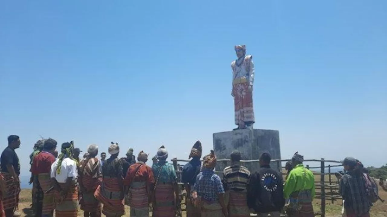 Berdoa di Patung Jokowi di Gunung Sunu, Warga Sampaikan Harapan dan Pesan Demokrasi