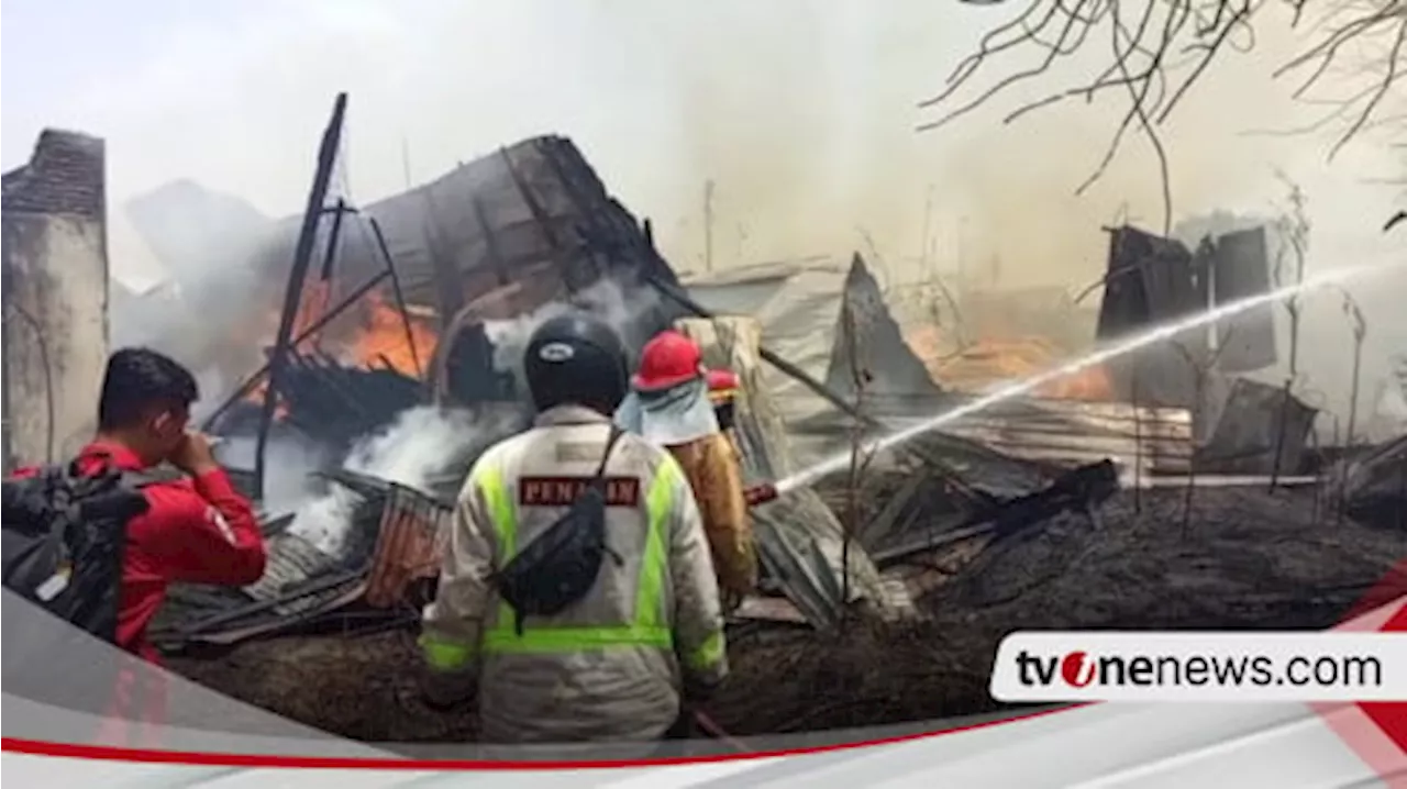 Diduga Akibat Bakar Sampah Sembarangan, Gudang Penyimpanan Kayu di Rembang Ludes Terbakar