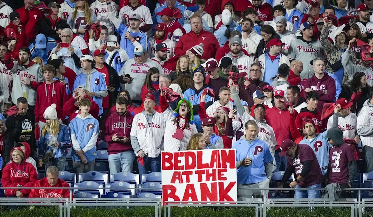 Phillies fans turn Citizens Bank Park into '4 hours of hell' during Red October