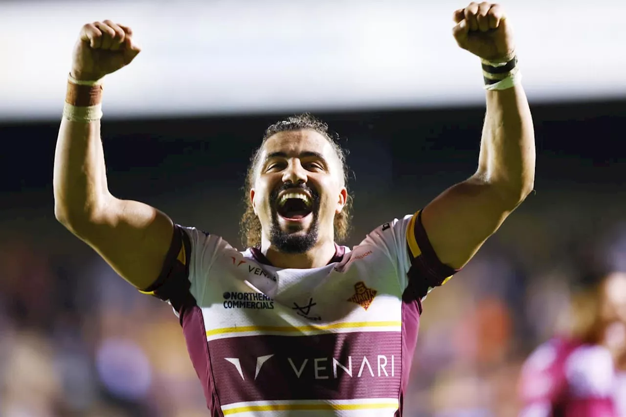 Ash Golding 'pops open champagne' after extending Huddersfield Giants stay