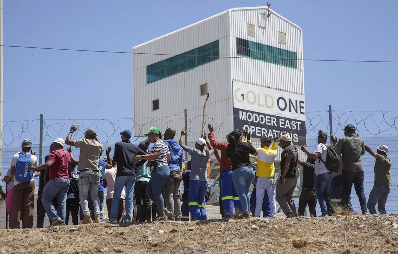 Afrique du Sud : 500 mineurs bloqués sous terre en raison d'un conflit syndical