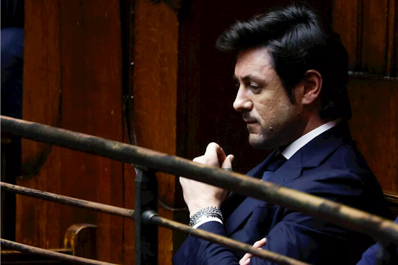 Andrea Giambruno lascia la conduzione del programma 'Il diario del giorno'