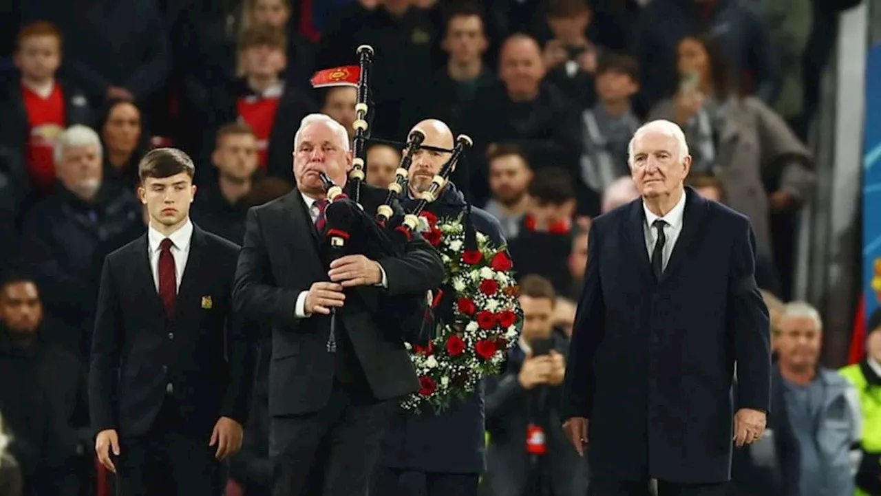 Ten Hag lays wreath on Old Trafford pitch in moving tribute to Charlton