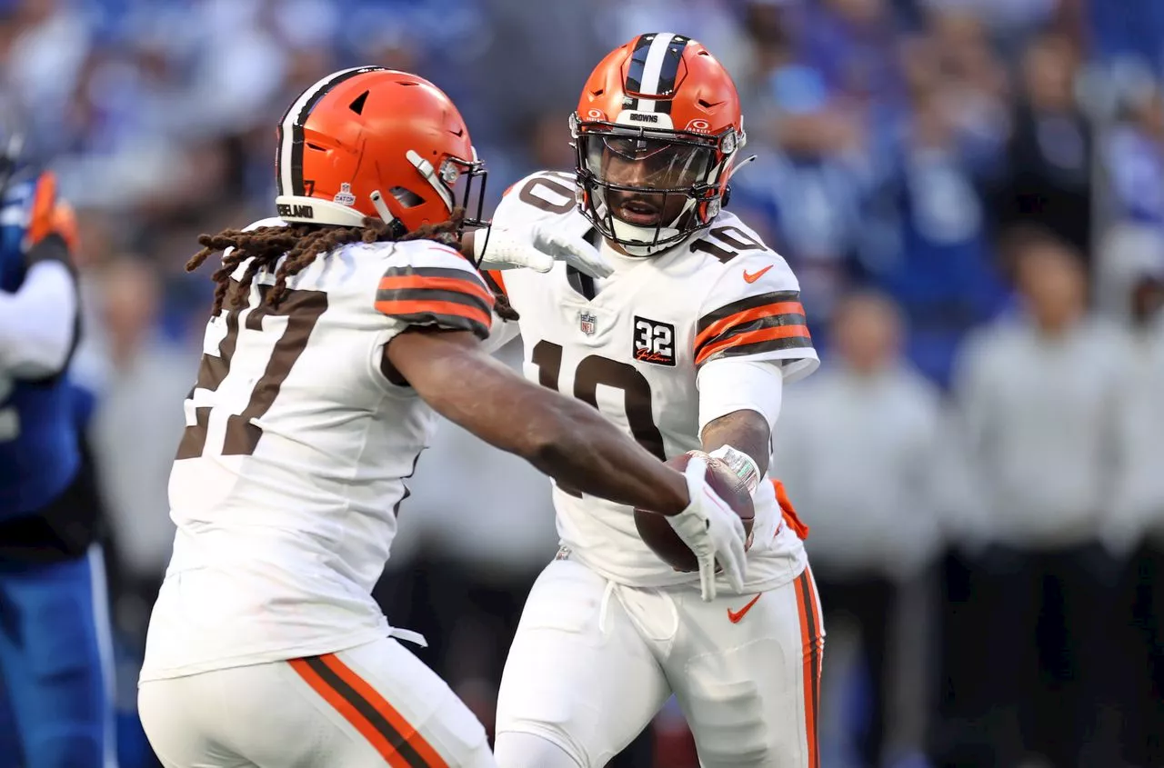 How P.J. Walker, Kareem Hunt and rest of the Browns offense graded vs. the Colts