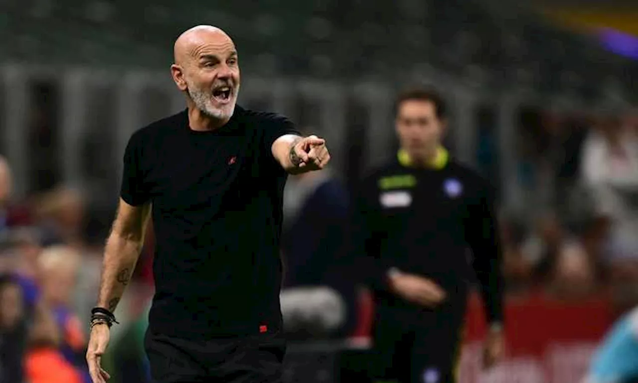 Milan, Pioli carica la squadra: discorso in mezzo al campo a Parigi VIDEO