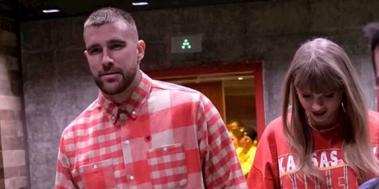 Taylor Swift e Travis Kelce mano nella mano dopo la partita dei Kansas City Chiefs