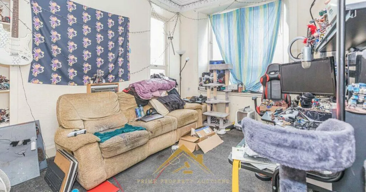 Messy Glasgow flat with room full of empty cardboard boxes on market for £75k