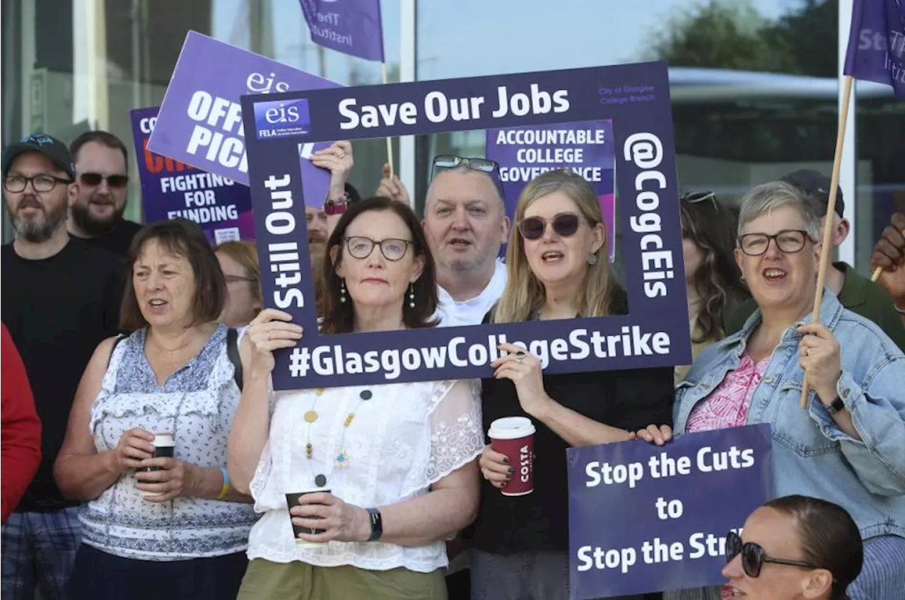 City of Glasgow College: Staff vote to continue industrial action