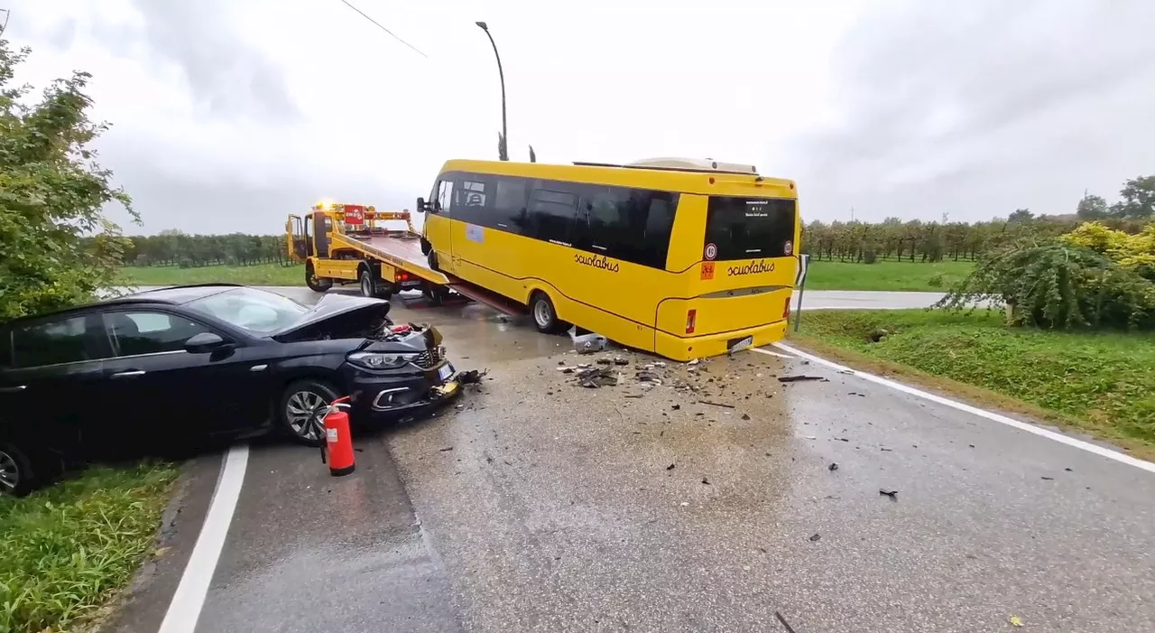 Incidente tra uno scuolabus e un suv a Pordenone: a bordo 30 bambini