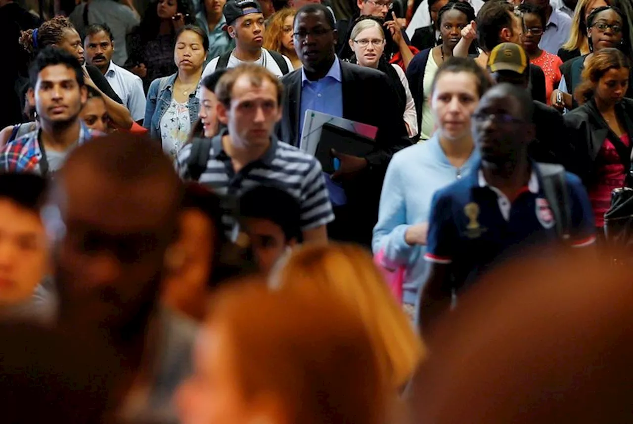 L'activité des services se contracte moins que prévu en octobre