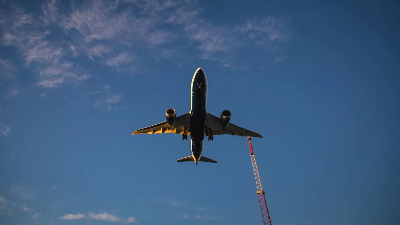 Numpang Duduk di Kokpit, Pilot Alaska Airlines Coba Matikan Mesin Pesawat di Tengah Penerbangan