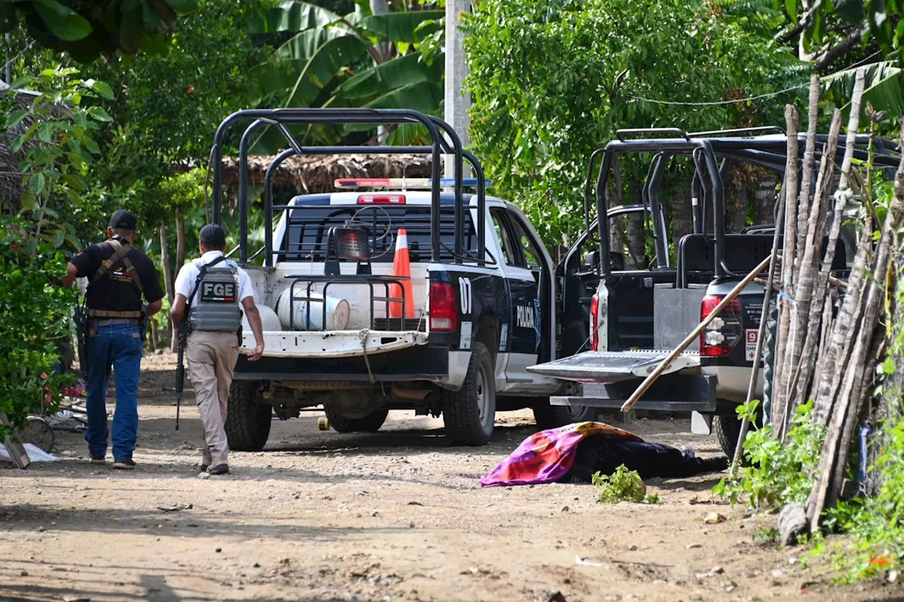 Armed attacks in Mexico leave 16 dead, including 12 police