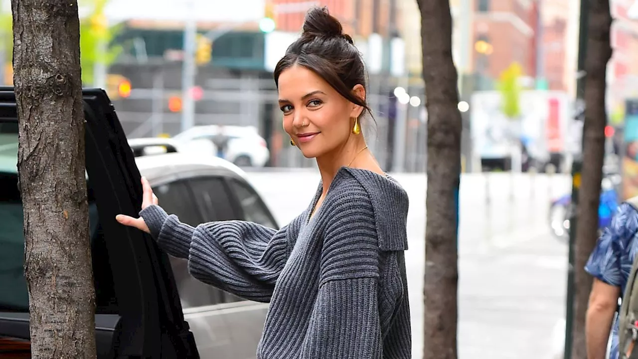 Katie Holmes Is Colorful and Cozy in This Mood-Boosting Fall Trend