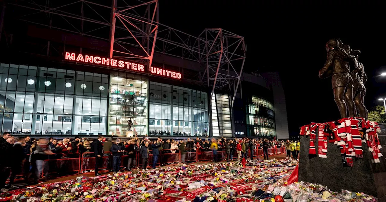 Tears as fans pay their respects to 'Mr Manchester United' Sir Bobby Charlton