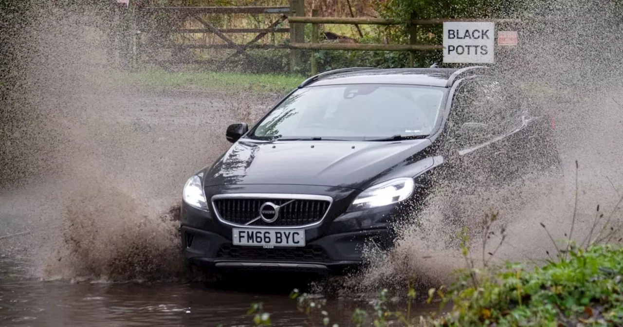 Fresh downpours to hit UK as Met Office yellow weather warning comes into place