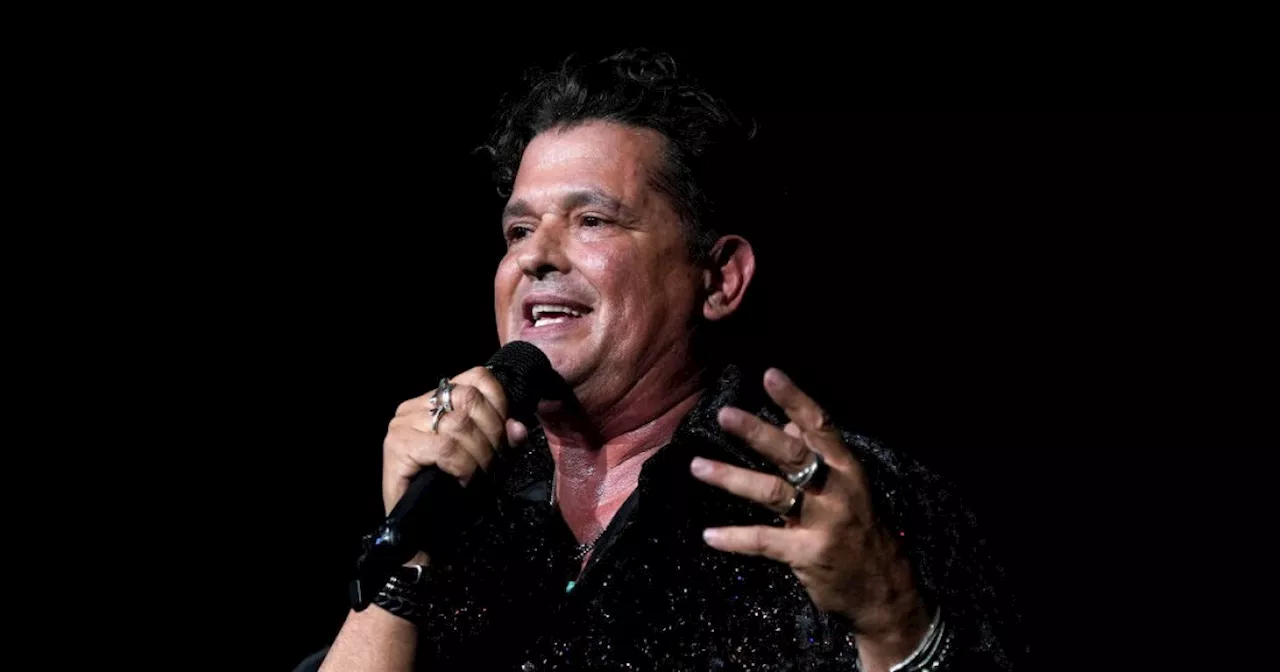 Carlos Vives salió a dar abrazos gratis en Boston: ¿cómo le fue?