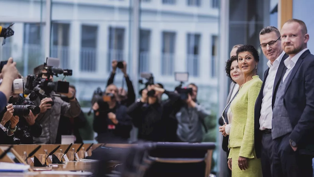 Wagenknecht stellt Projekt vor: Sahra feiert Geburtstag - und beerdigt die Linke