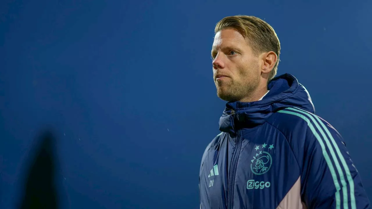 Ajax schuift Dave Vos voorlopig door als assistent van interim-coach Maduro