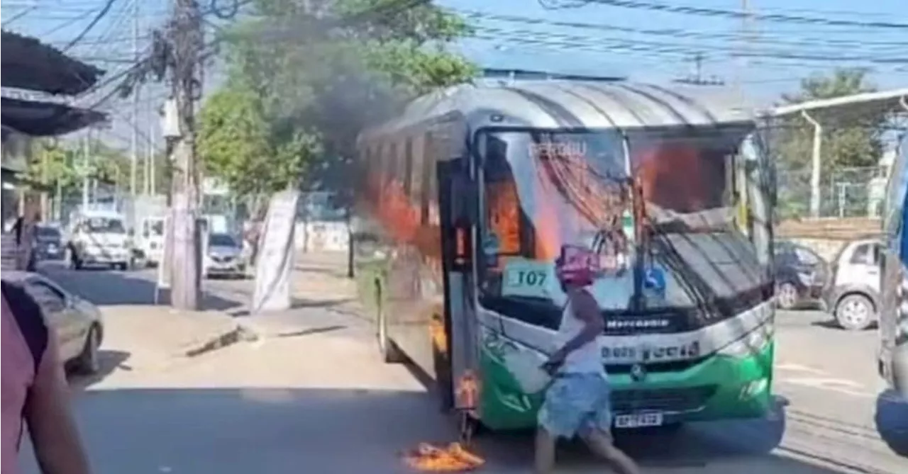 Ônibus em área atingida por incêndios no Rio têm 90% de normalização