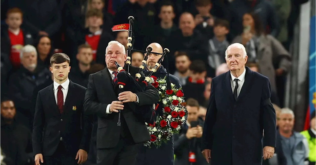 Ten Hag lays wreath on Old Trafford pitch in moving tribute to Charlton