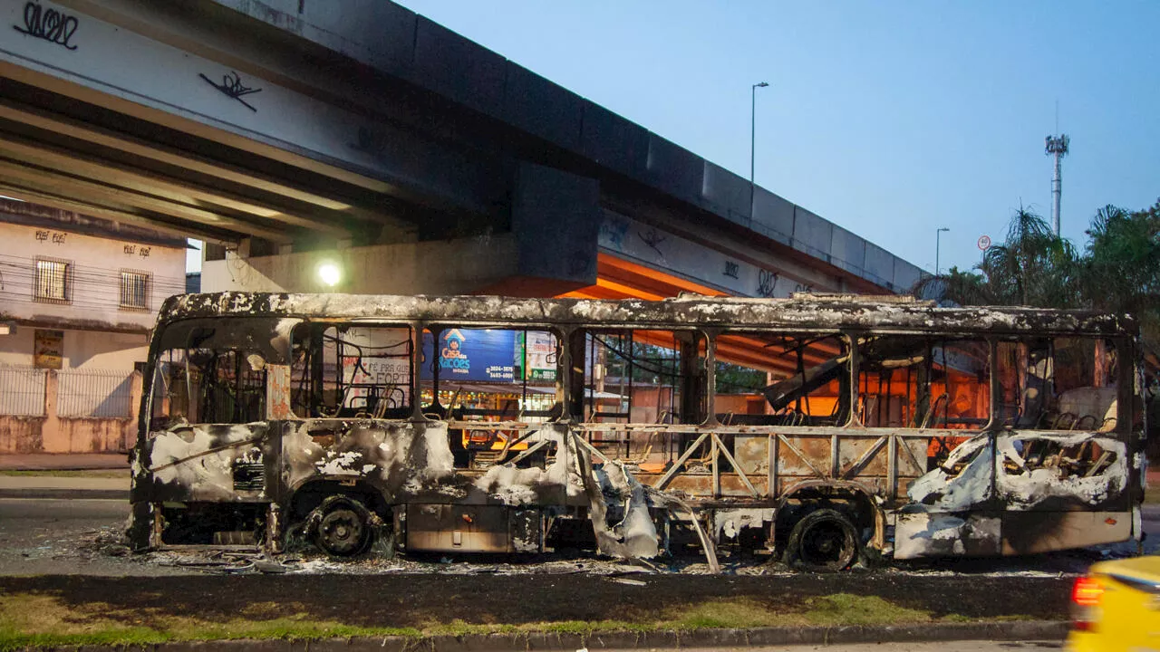 Brésil: scènes de chaos à Rio de Janeiro après la mort d’un chef de milice