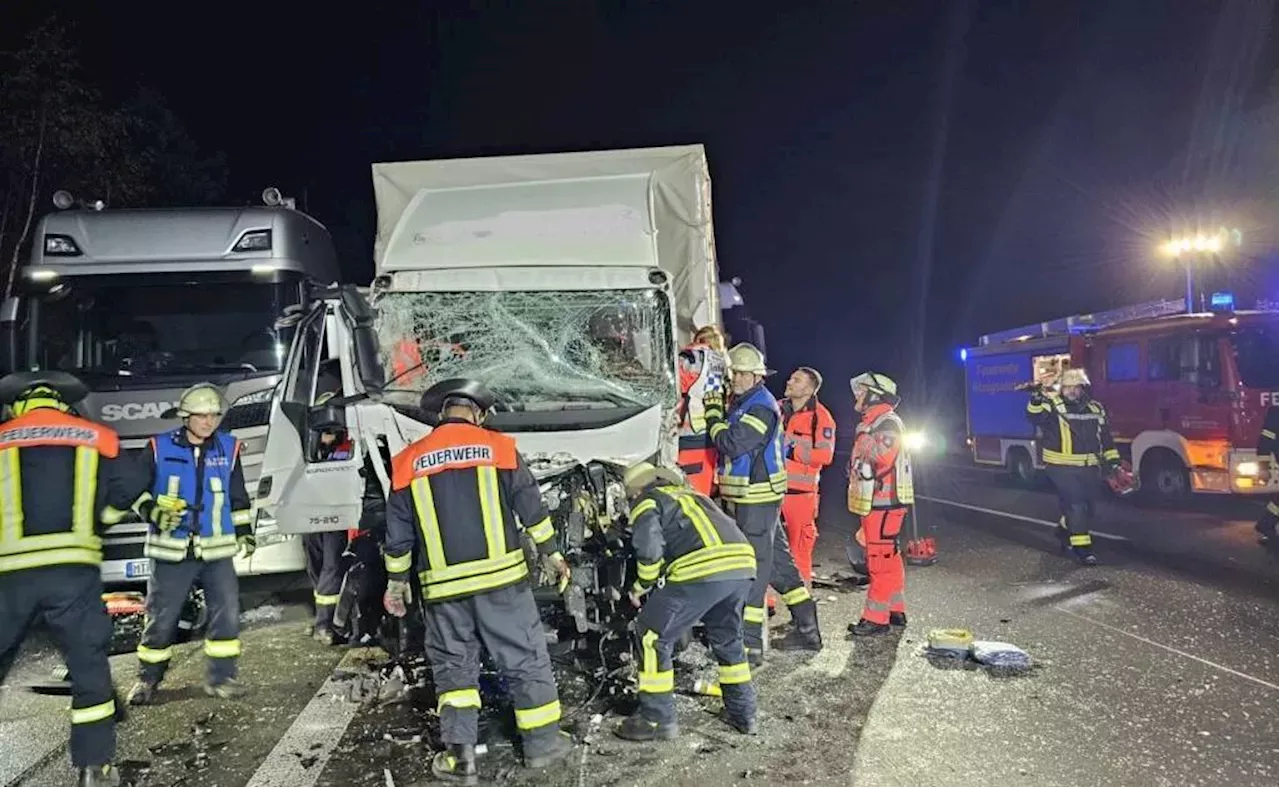 Unfall Auf Der A3 Bei Siegburg - Lkw-Fahrer Schwer Verletzt