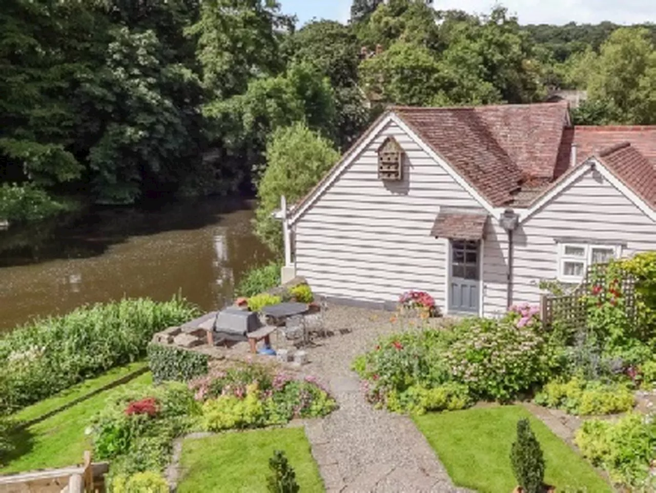 Couple just had enough time for meal before flood waters invaded Ludlow holiday home