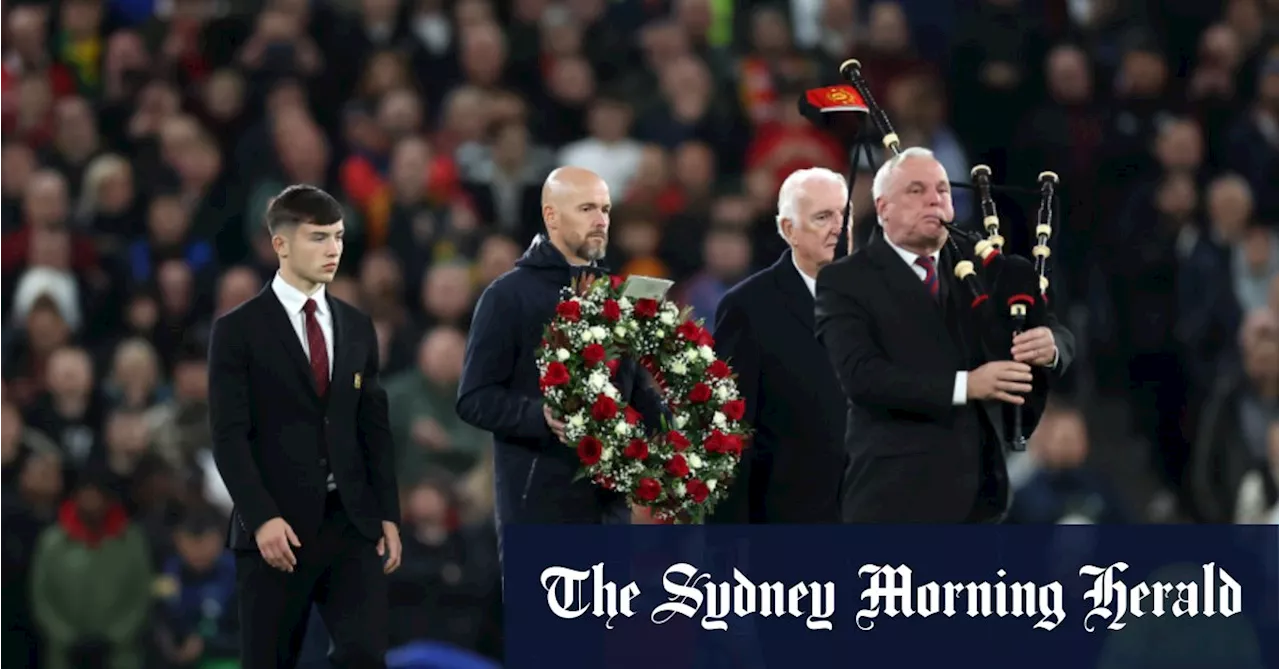 United pay tribute to Charlton; Bayern, Inter notch Champions League wins