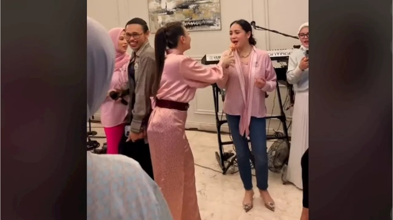 Momen Nagita Slavina Nyanyi Pakai Mic Rossa, Netizen: Mantap Banget Suaranya