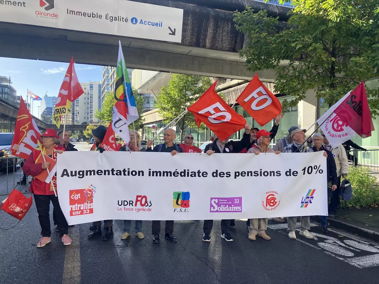 « Faire des économies, ça n’existe plus » : une manifestation à Bordeaux pour la revalorisation des retraites