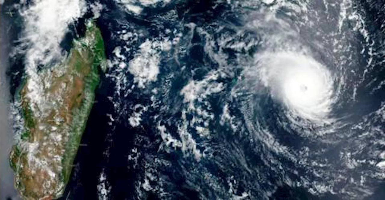 South Sea paradise Vanuatu braces for super cyclone Lola