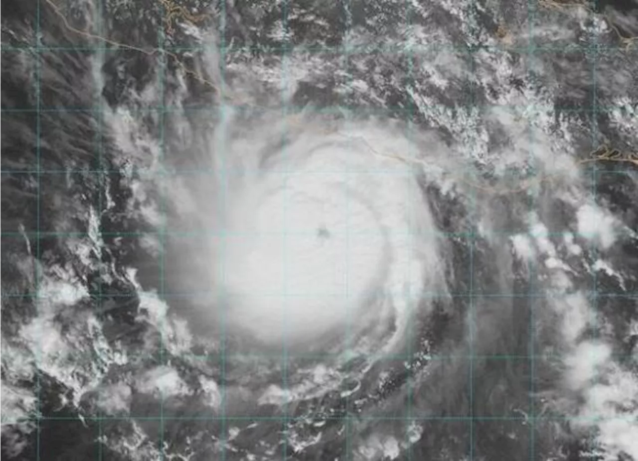 El huracán ‘Otis’ se fortalece rápidamente antes de tocar tierra, ya categoría 3